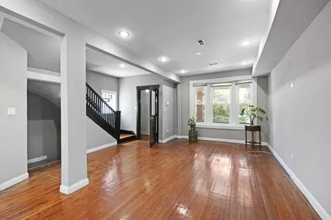 Living - 6409 S Champlain Ave, Chicago, IL 60637 photo 3 of 4