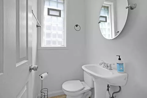Bath - 6409 S Champlain Ave, Chicago, IL 60637 photo 2 of 2