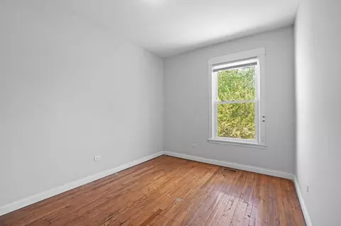 Bedroom - 6409 S Champlain Ave, Chicago, IL 60637 photo 5 of 6