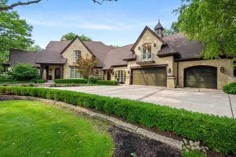361 Merry Oaks Dr, Sycamore, IL 60178