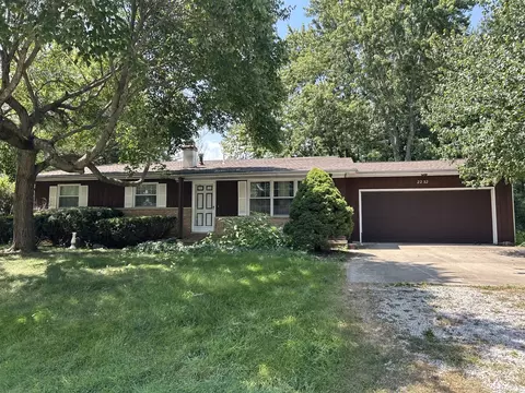 2232 Heather Hills Dr, Saint Joseph, IL 61873