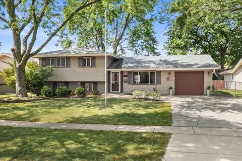 410 Andrew Ln, Schaumburg, IL 60193