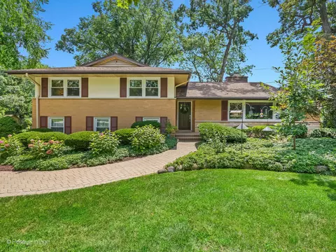 23 W111 Mulberry Ln, Glen Ellyn, IL 60137