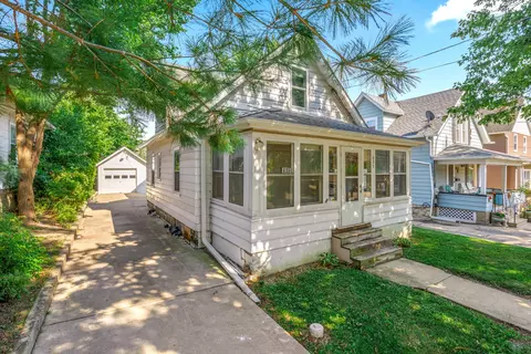 635 Adams St, Aurora, IL 60505