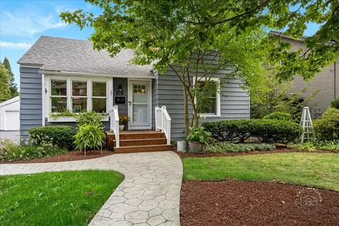 620 S 7th St, Saint Charles, IL 60174