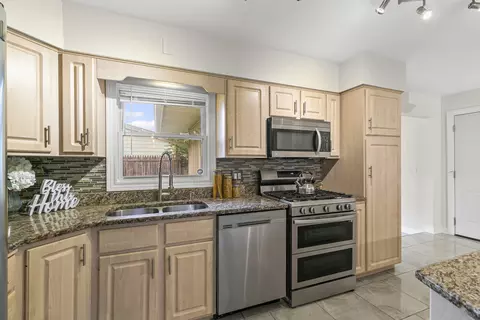 Kitchen - 3152 189th St, Lansing, IL 60438 photo 2 of 3