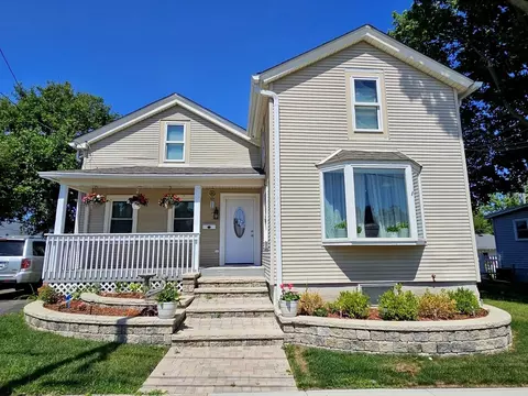 121 N Governor St, Sycamore, IL 60178
