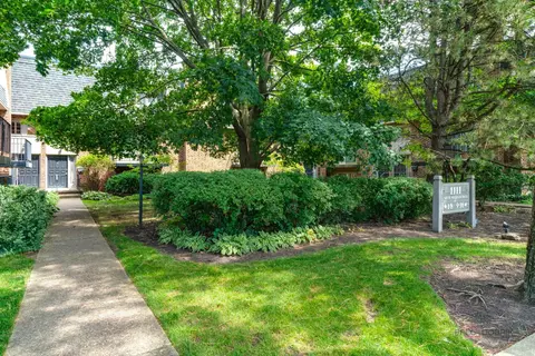 1111 S Waukegan Rd #7, Lake Forest, IL 60045