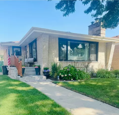 9321 S Avers Ave, Evergreen Park, IL 60805