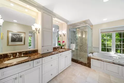 Bath - 1020 Mccormick Dr, Lake Forest, IL 60045 photo 2 of 5