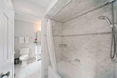 Bath - 1020 Mccormick Dr, Lake Forest, IL 60045 photo 5 of 5