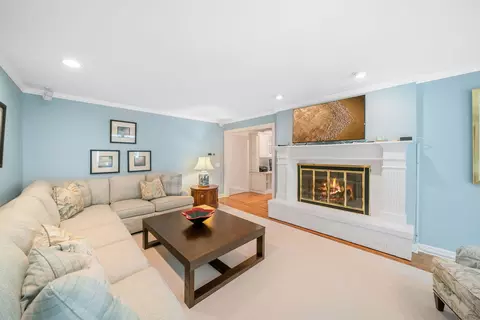 Living - 1020 Mccormick Dr, Lake Forest, IL 60045 photo 2 of 3
