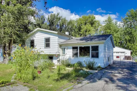1702 Knoll Ave, Mchenry, IL 60050