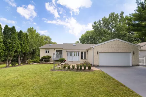 2027 Alta Vista Dr, Waukegan, IL 60087