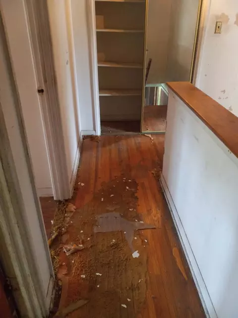 Entry Way - 9556 S Colfax Ave, Chicago, IL 60617 photo 2 of 2