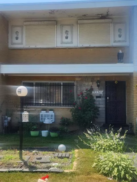 9556 S Colfax Ave, Chicago, IL 60617