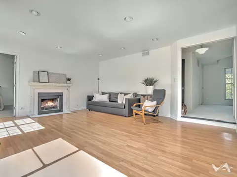 Living - 551 Foster Ave, Bartlett, IL 60103 photo 1 of 5