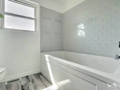 Bath - 551 Foster Ave, Bartlett, IL 60103 photo 2 of 2