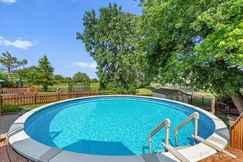 Exterior - 941 Millwood Dr, Bartlett, IL 60103 photo 9 of 11