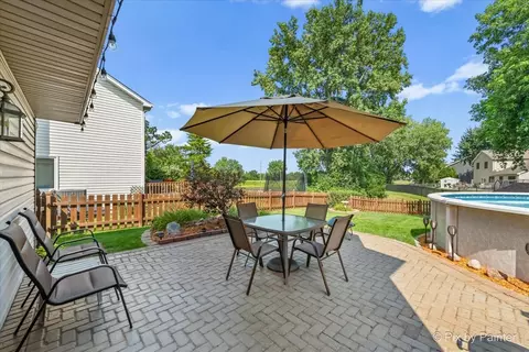 Exterior - 941 Millwood Dr, Bartlett, IL 60103 photo 7 of 11