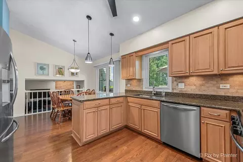 Kitchen - 941 Millwood Dr, Bartlett, IL 60103 photo 4 of 5
