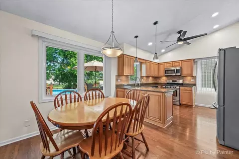 Kitchen - 941 Millwood Dr, Bartlett, IL 60103 photo 5 of 5