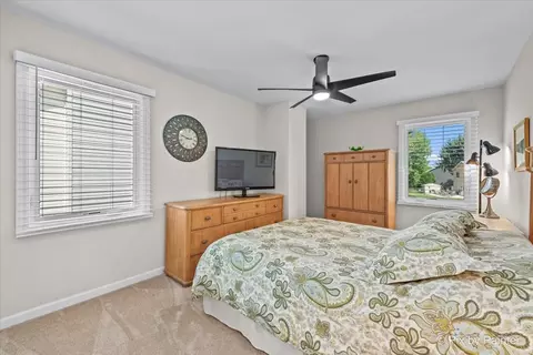 Bedroom - 941 Millwood Dr, Bartlett, IL 60103 photo 4 of 7