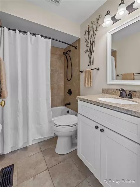 Bath - 941 Millwood Dr, Bartlett, IL 60103 photo 4 of 4