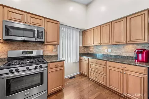 Kitchen - 941 Millwood Dr, Bartlett, IL 60103 photo 2 of 5