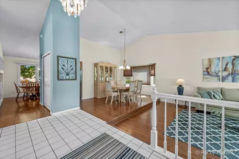 Entry Way - 941 Millwood Dr, Bartlett, IL 60103 photo 1 of 2