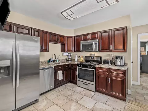 9 N564 Flora Dr, Elgin, IL 60123 photo 6