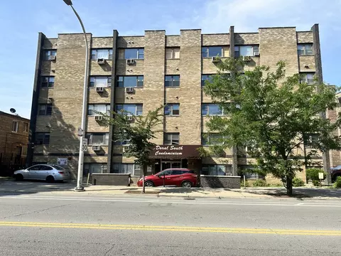 7854 S South Shore Dr #210, Chicago, IL 60649