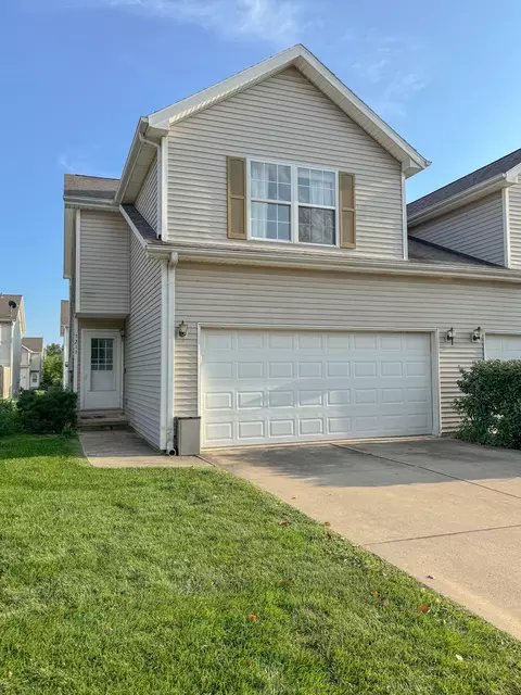 1211 Riviera Dr, Bloomington, IL 61701