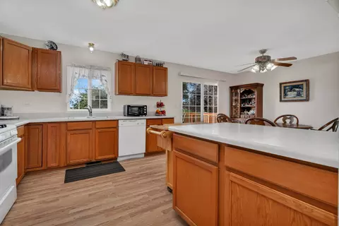 Kitchen - 1807 Sunset Ln, Morris, IL 60450 photo 4 of 4