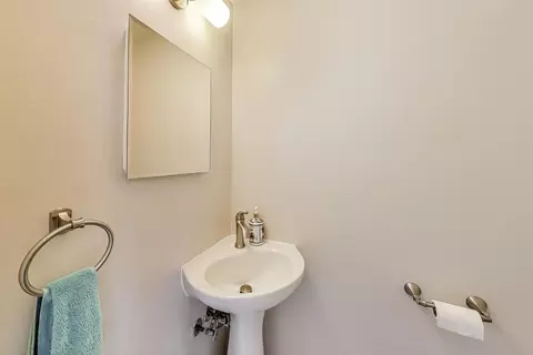 Bath - 2067 Kettering Rd, Hoffman Estates, IL 60169 photo 1 of 2