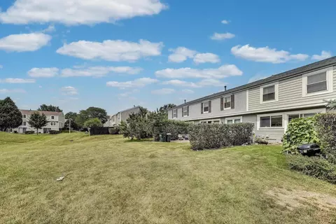 Exterior - 2067 Kettering Rd, Hoffman Estates, IL 60169 photo 6 of 6