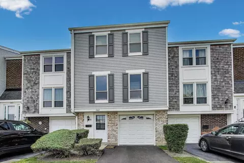 2067 Kettering Rd, Hoffman Estates, IL 60169
