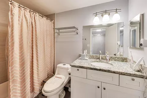 Bath - 2067 Kettering Rd, Hoffman Estates, IL 60169 photo 2 of 2