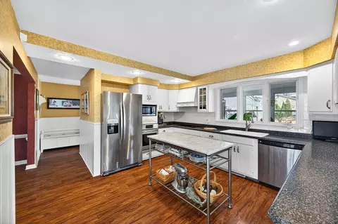 Kitchen - 17 Sunset Rd, Bloomington, IL 61701 photo 3 of 4