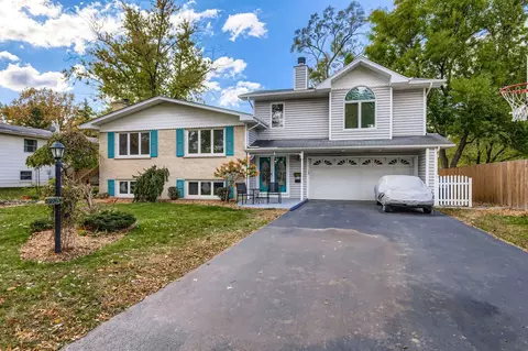 5904 Elm St, Lisle, IL 60532
