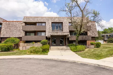 513 Timber Ridge Dr #308, Carol Stream, IL 60188