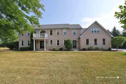 1 Sandpiper Ln, Hawthorn Woods, IL 60047