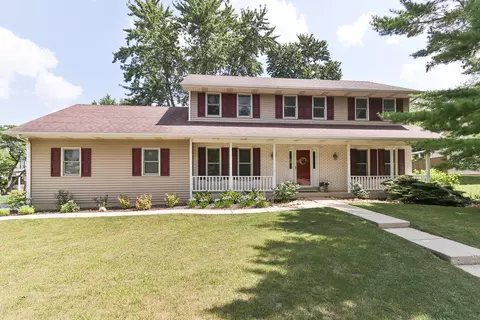 135 Richmond Ct, Roselle, IL 60172