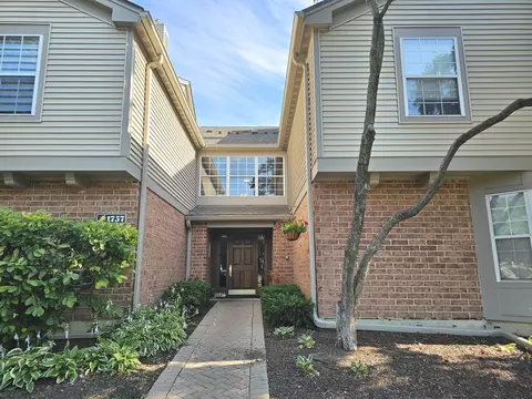 1757 Eastwood Ct #6, Schaumburg, IL 60195