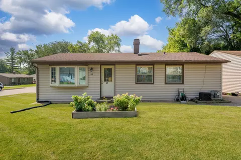 51 Golfview Ln, Carpentersville, IL 60110