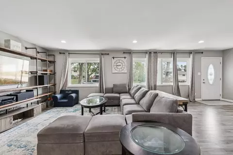 Living - 1730 Pierce Rd, Hoffman Estates, IL 60169 photo 3 of 6