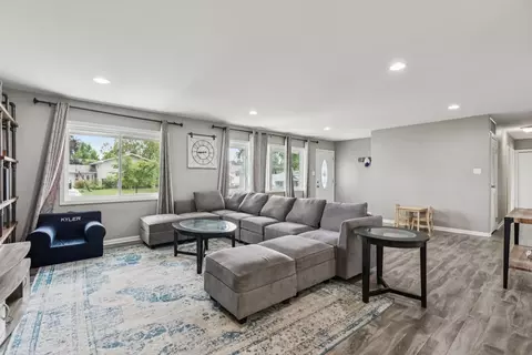 Living - 1730 Pierce Rd, Hoffman Estates, IL 60169 photo 2 of 6