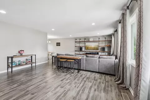 Living - 1730 Pierce Rd, Hoffman Estates, IL 60169 photo 5 of 6