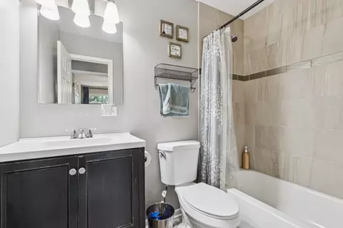 Bath - 1730 Pierce Rd, Hoffman Estates, IL 60169 photo 1 of 2
