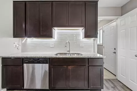 Kitchen - 1730 Pierce Rd, Hoffman Estates, IL 60169 photo 3 of 5